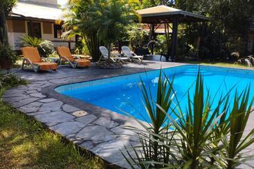 تختخواب و صبحانه Los Tangueros