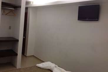 Hotel Lorenzo Suites