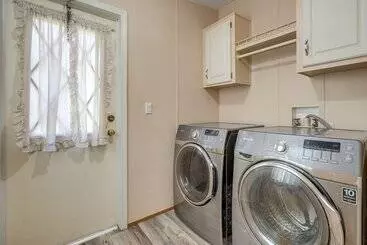 Mökkimajoitus Peaceful Mcalpin Home On 5 Acres W/ Private Deck!