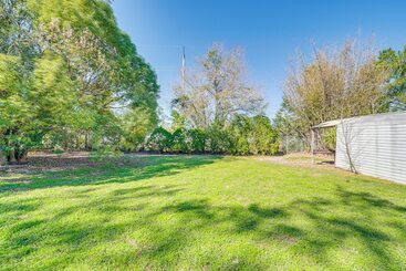 Dom wiejski Spring Hill Home   3 Mi To Weeki Wachee Springs!