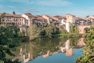 Herbert George Apartment