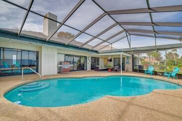 Dom wiejski Lakefront Yalaha Home W/ Private Dock!