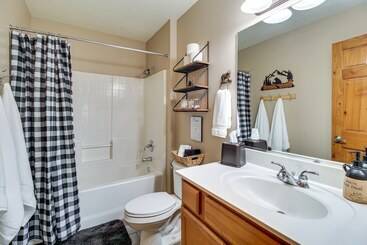 بيت ريفى Overgaard Cabin W/ Private Deck, Grill & Fire Pit!