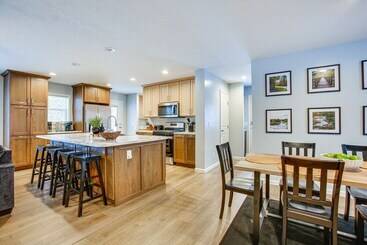 بيت ريفى Wellston Home W/ Private Hot Tub + Fire Pit!