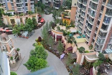 Отель Chengdu Tujia Vacation Rentals  Ludao International Community