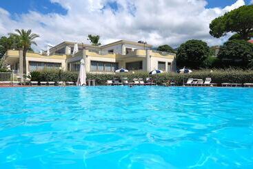 Отель Club Residence La Castellana