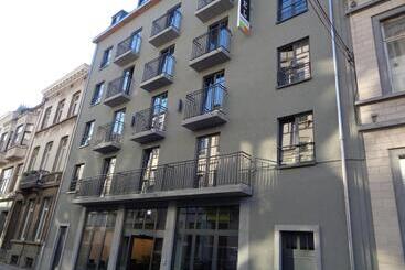 هتل Brxxl 5 City Centre Hostel