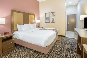 Отель La Quinta By Wyndham Weatherford Ok