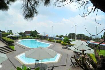 ホテル Amanda Hills Bandungan