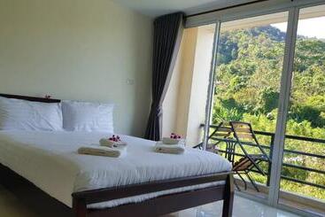 בית מלון כפרי Chatchada House