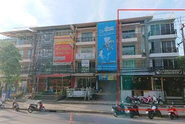 هتل Chatchada House