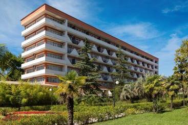 בית מלון כפרי Uzhnoe Vzmorie Health Resort