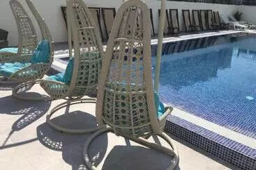 تختخواب و صبحانه Akapulko