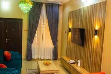 هتل آپارتمان Ennys Court