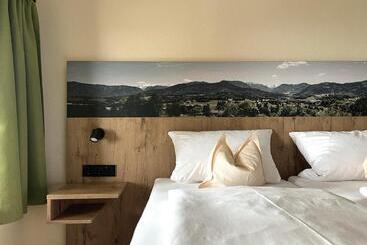 Hotel Alpengasthof Hochberg   Familie Gruber