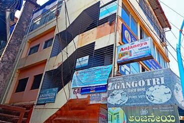 هتل Anjaneya Residency