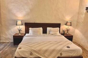 Hotel Maati Resort By The Lake Hill