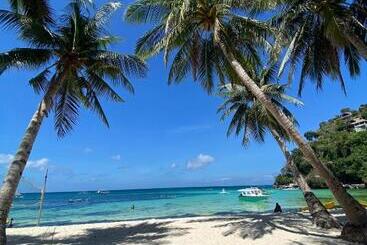 アパートホテル Castle Rock Boracay