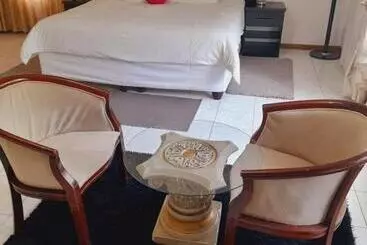Bed and Breakfast Living Guesthouse