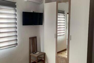بنسيون Apartamentos Leonor