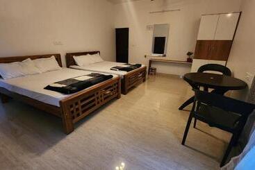 Resort Lotus Lake Retreat