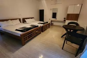 Resort Lotus Lake Retreat