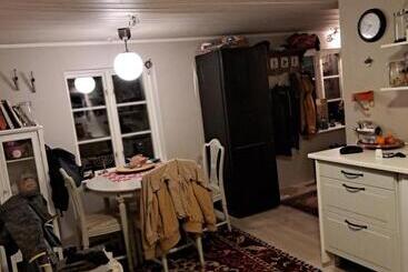 تختخواب و صبحانه Comin