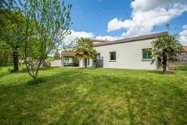 Aamiaismajoitus (B&B) Maison Calme, Près Du Puy Du Fou