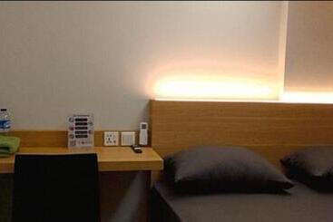 Panzió Pringgondani Guesthouse Sambiroto