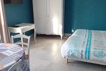 ベッドアンドブレックファースト Bord De Mer