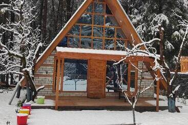 هتل Avalanche Cottages