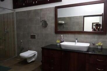 בית מלון כפרי Chet Residency Namsai