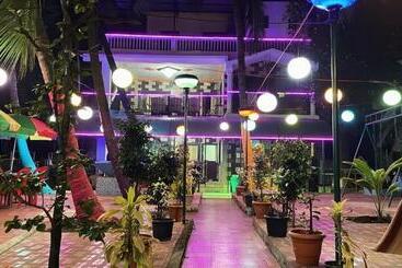 Отель Lata Sumant Resort