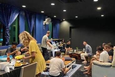 فندق صغير H2 Premium Backpackers