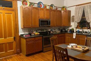 Bed and Breakfast Macfie House