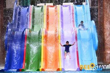 هتل Melaka Family Holiday Homestay Resort Suite Waterpark Pool Free Tickets Malacca Bukit Katil