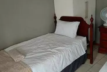 ペンション Good And Proper Guest Lodge