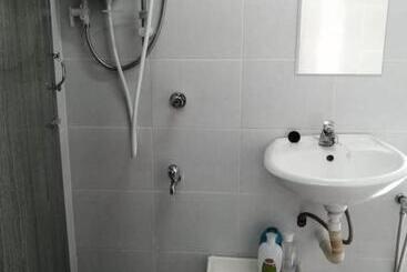 Hotel Chalet Moris D Rumah Bonda River View