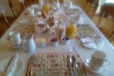 مبيت وإفطار Lisduvogue House