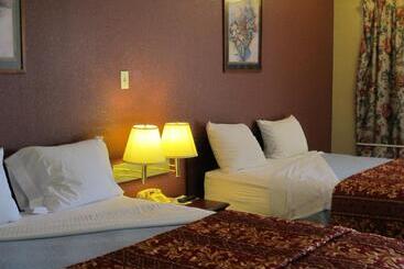 ホテル First Western Inn   Fairmont City