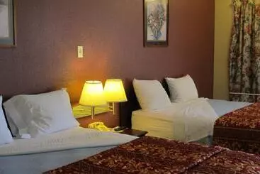 ホテル First Western Inn   Fairmont City