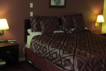 בית מלון כפרי First Western Inn Fairmont City