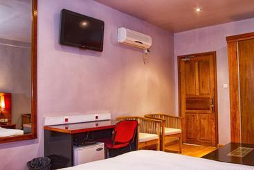 هتل Le Savanna Cafe