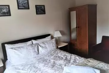 Aaron Vale B&b