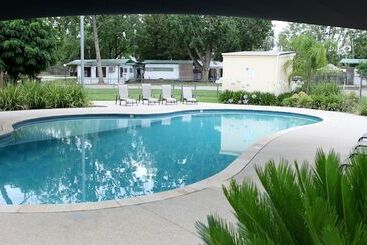 בית מלון כפרי Cohuna Waterfront Holiday Park