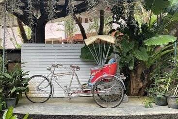 בית מלון כפרי Khaolak Grand City