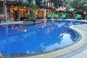 ホテル Khaolak Grand City