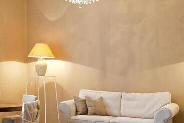 Пансион Blulassù City Center Rooms