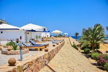 هتل Coral Garden Beach Resort