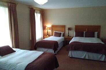 Отель Fairhill House